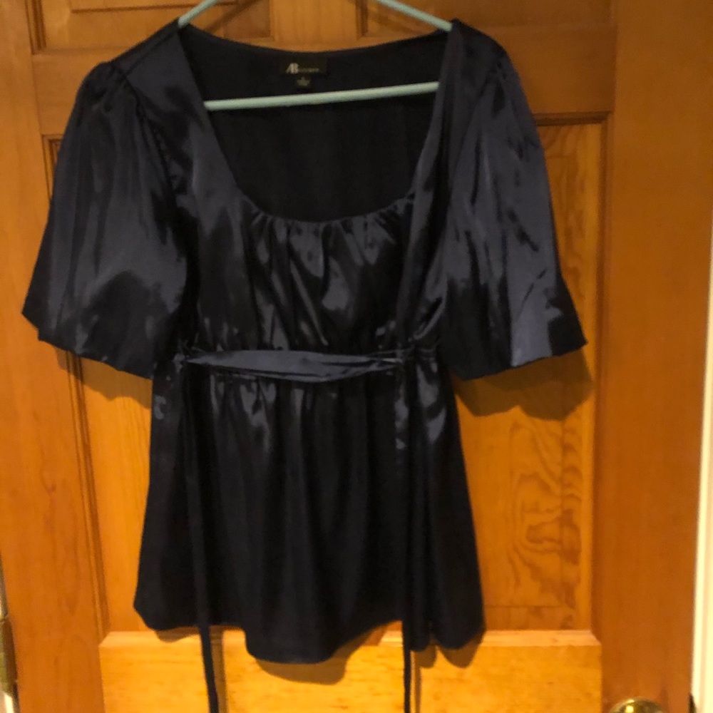 Blouse, navy, shirt sleeve, ties high at chest